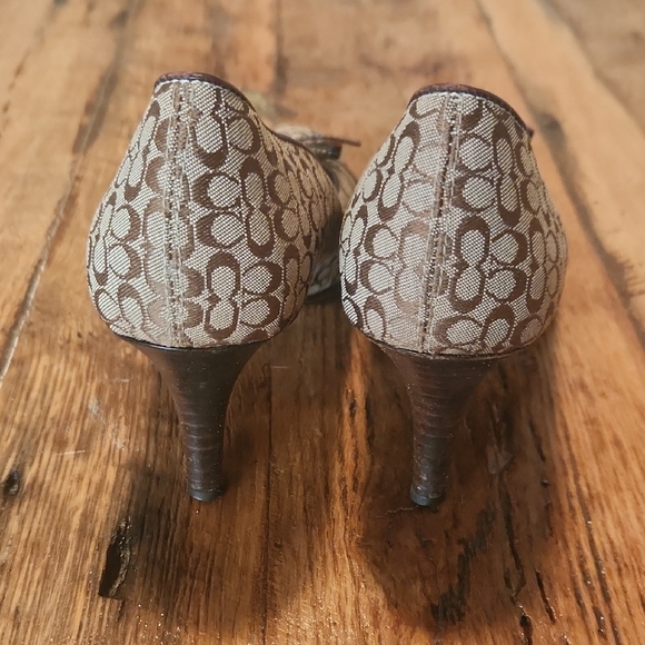 Coach Vintage Brown Patterned Heels with Bow Sz 5 1/2 - Picture 9 of 9